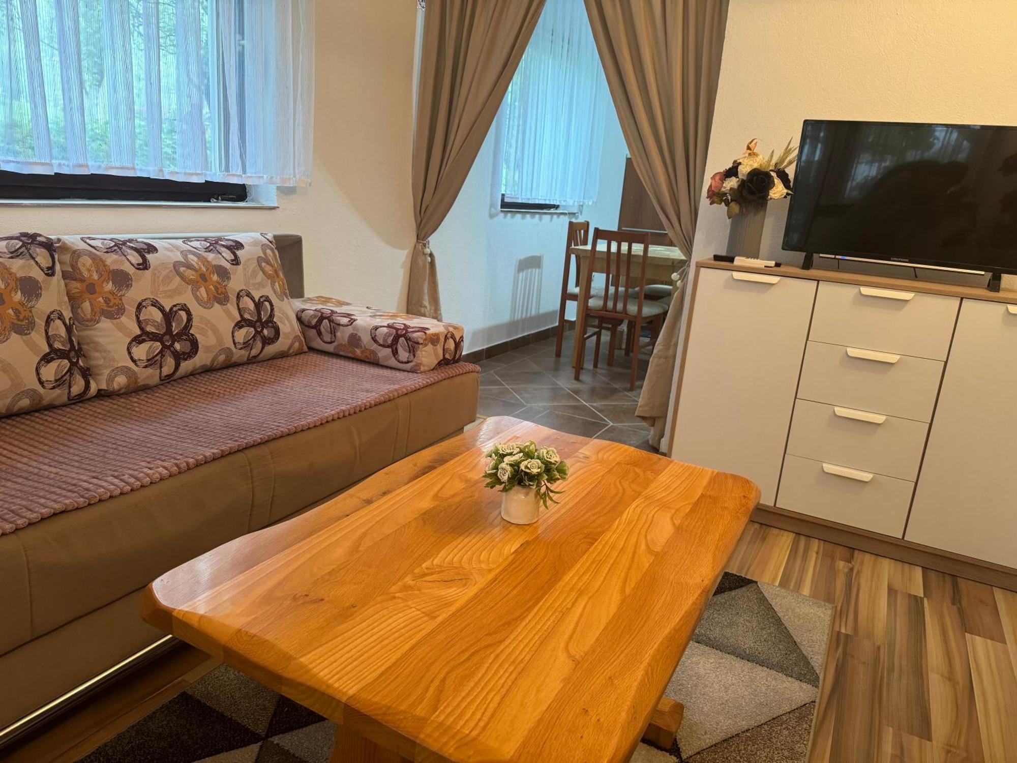 Apartment Valentina Brocanac Екстер'єр фото