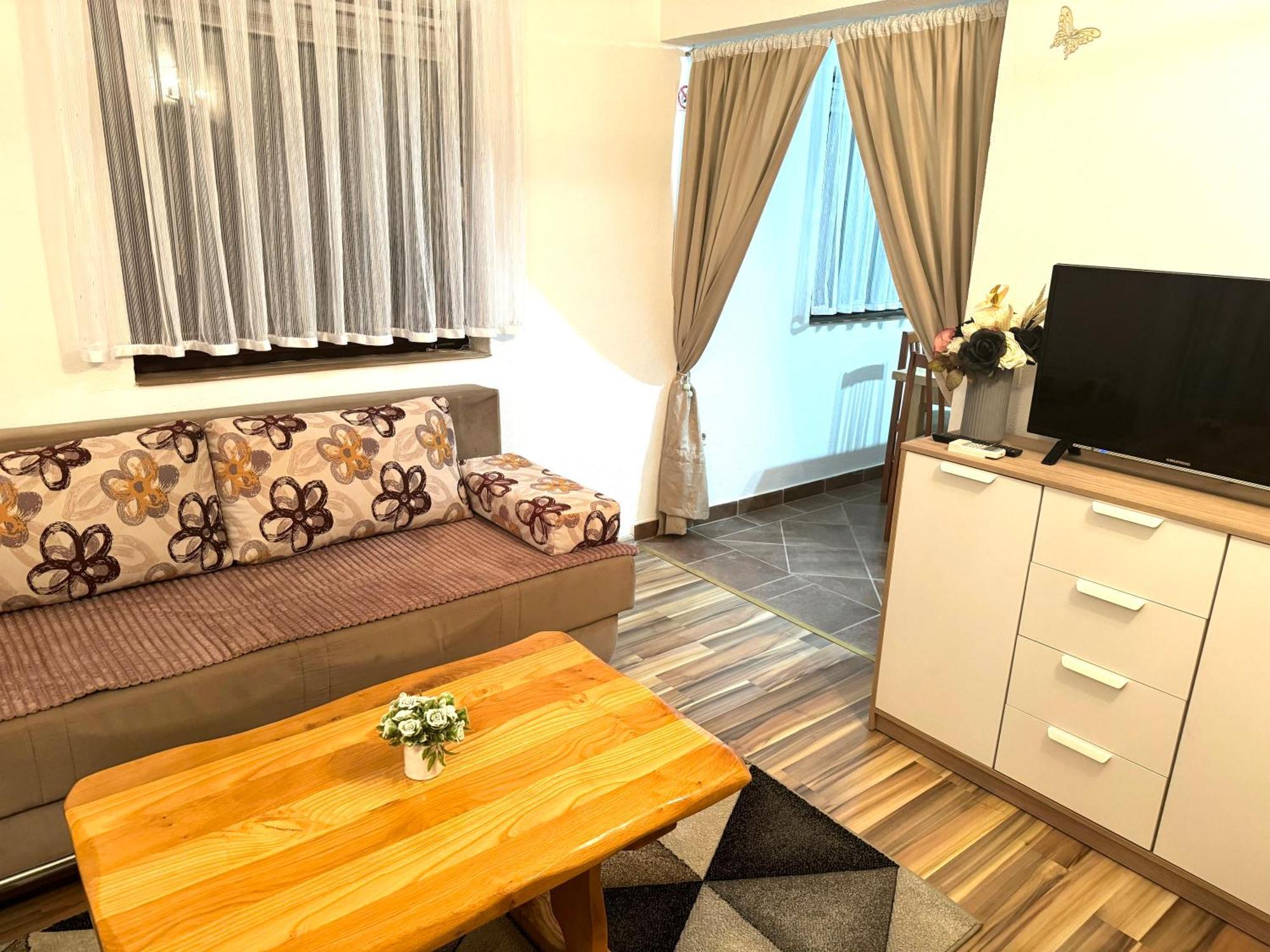Apartment Valentina Brocanac Екстер'єр фото